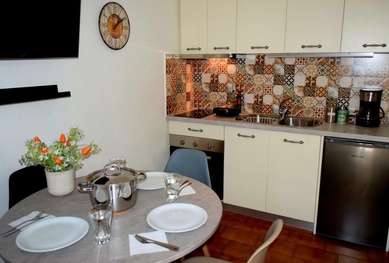 House inside garden Appartement Volos Buitenkant foto