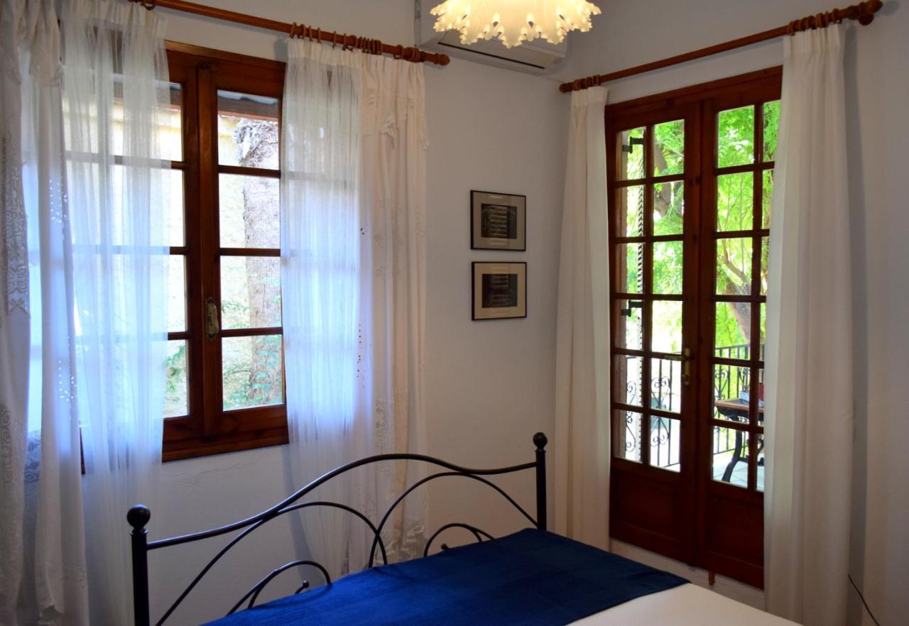 House inside garden Appartement Volos Buitenkant foto
